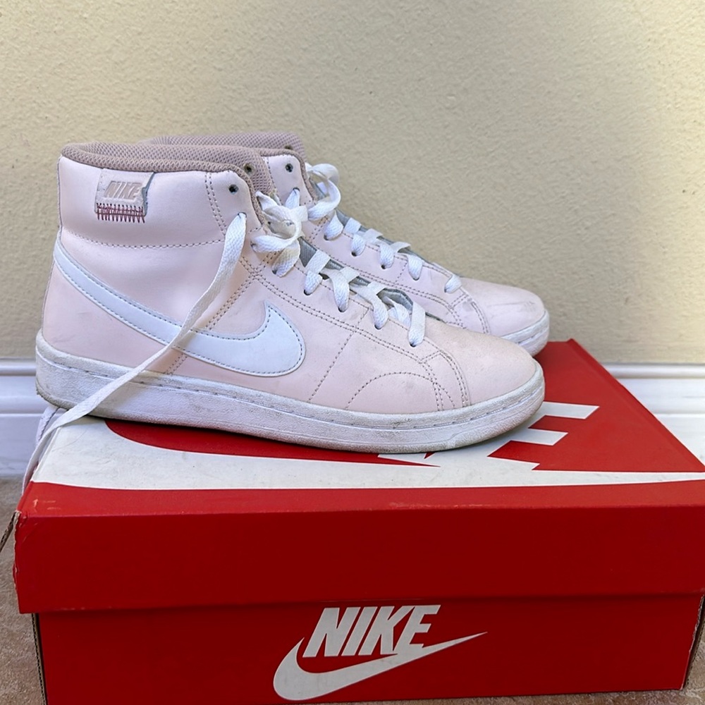 Women’s Nike Court ROYALE 2 MID Sneaker